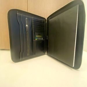 COPY - Used Authentic Coach Black Leather Zip Around Portfolio Notepad! Good co…